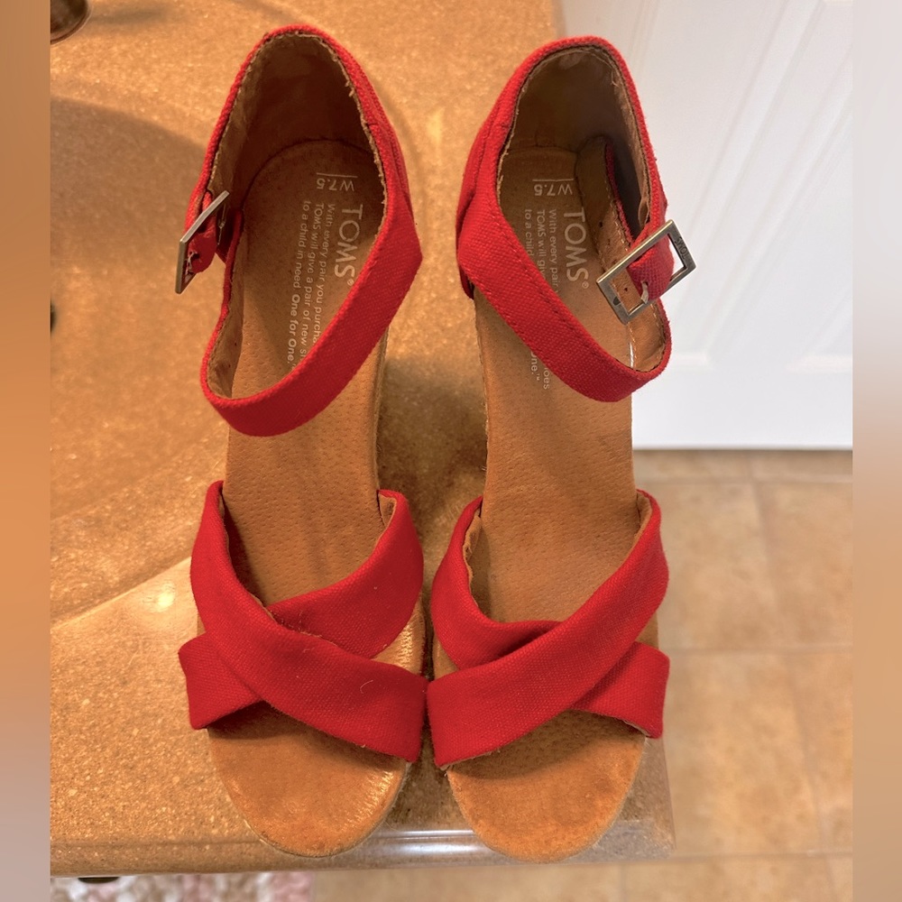 Toms wedges
